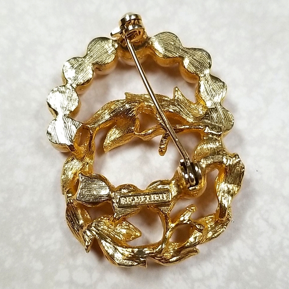 Vintage Signed Richelieu Faux Pearl Goldtone Brooch Pin - Picture 9 of 11